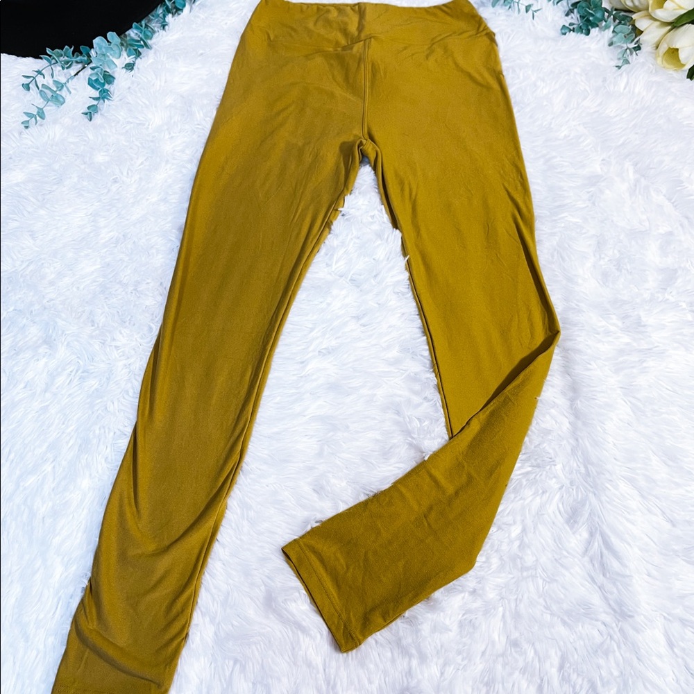 Lularoe mustard, buttery soft, High rise leggings!